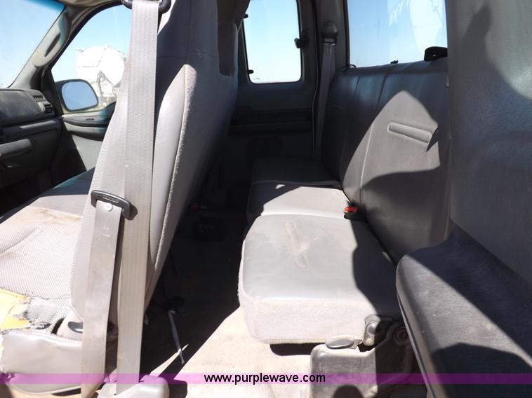 image for item I8411 2006 Ford F250 Super Duty XL SuperCab pickup truck