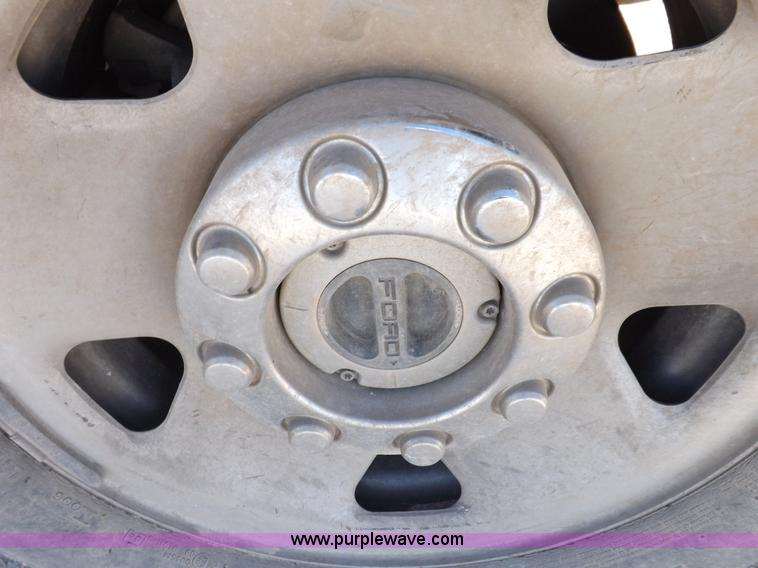 image for item I8411 2006 Ford F250 Super Duty XL SuperCab pickup truck