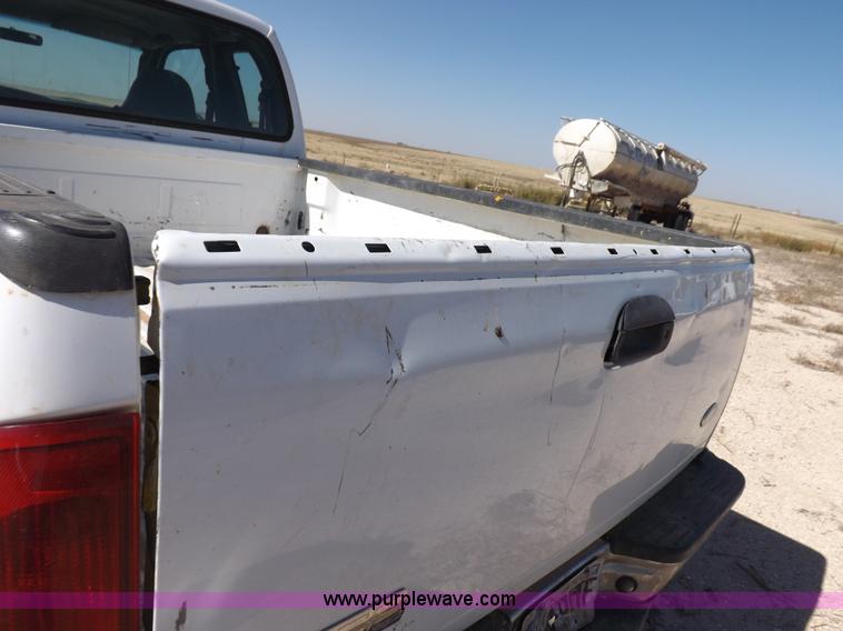 image for item I8411 2006 Ford F250 Super Duty XL SuperCab pickup truck