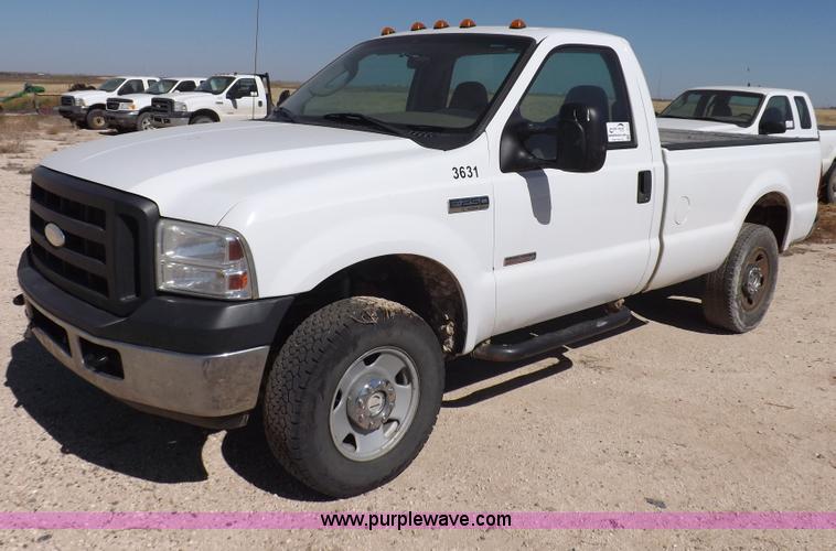 image for item I8412 2007 Ford F250 Super Duty XL pickup truck