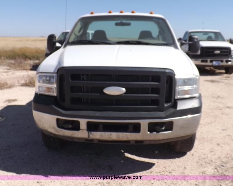 image for item I8412 2007 Ford F250 Super Duty XL pickup truck