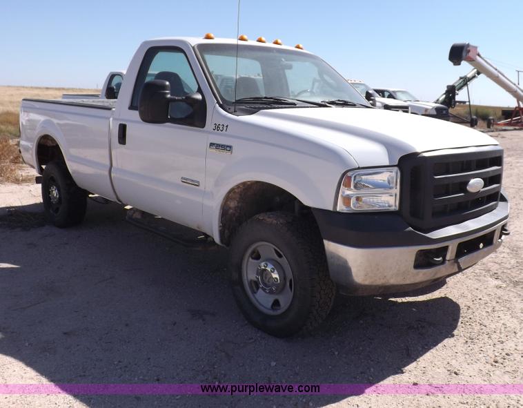 image for item I8412 2007 Ford F250 Super Duty XL pickup truck