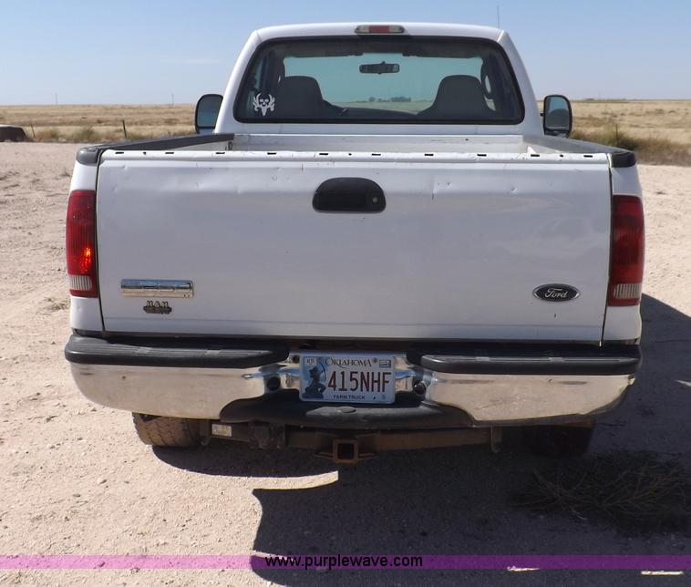 image for item I8412 2007 Ford F250 Super Duty XL pickup truck