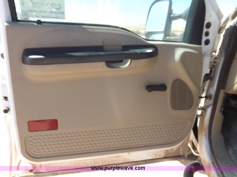 image for item I8412 2007 Ford F250 Super Duty XL pickup truck