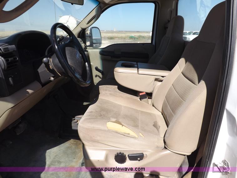 image for item I8412 2007 Ford F250 Super Duty XL pickup truck