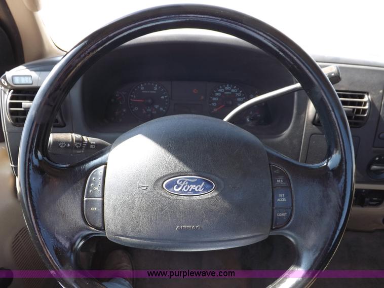 image for item I8412 2007 Ford F250 Super Duty XL pickup truck