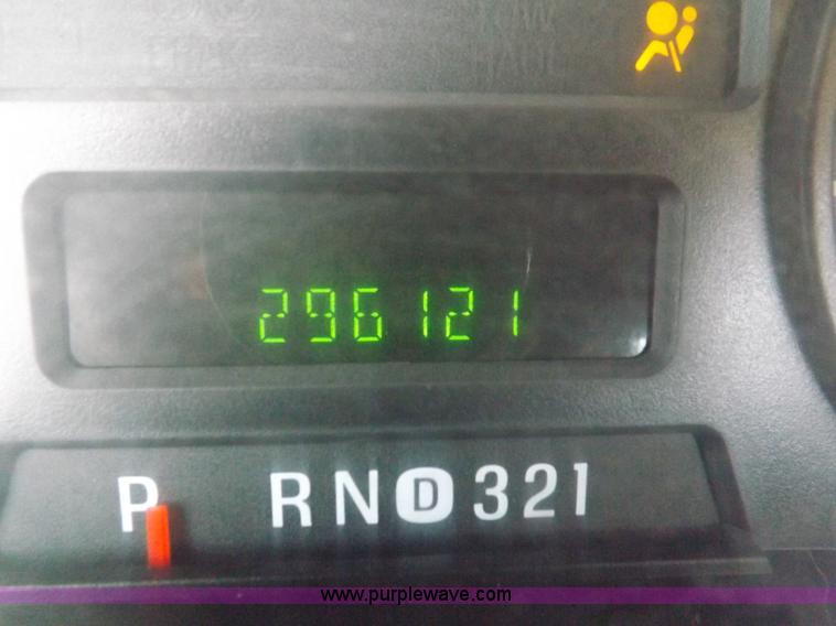 image for item I8412 2007 Ford F250 Super Duty XL pickup truck