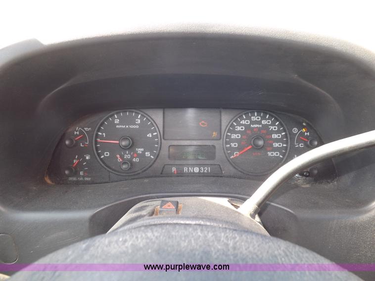 image for item I8412 2007 Ford F250 Super Duty XL pickup truck