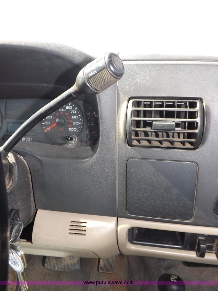 image for item I8412 2007 Ford F250 Super Duty XL pickup truck