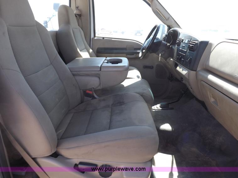 image for item I8412 2007 Ford F250 Super Duty XL pickup truck