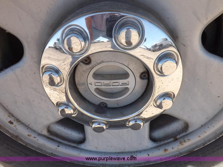 image for item I8412 2007 Ford F250 Super Duty XL pickup truck