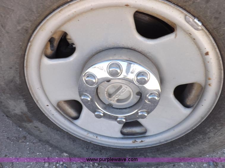 image for item I8412 2007 Ford F250 Super Duty XL pickup truck