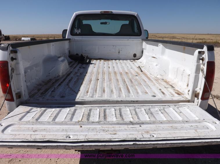 image for item I8412 2007 Ford F250 Super Duty XL pickup truck