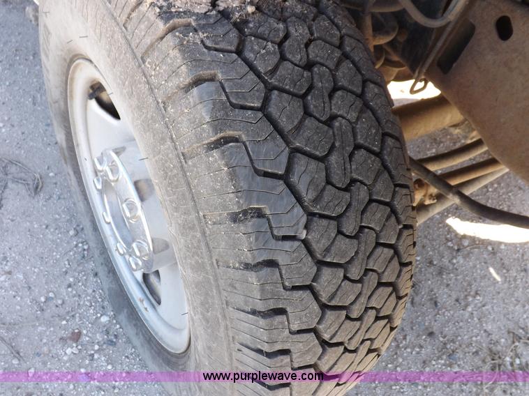 image for item I8412 2007 Ford F250 Super Duty XL pickup truck