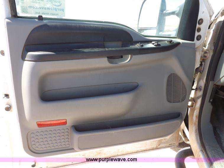 image for item I8413 2007 Ford F250 Super Duty XL pickup truck