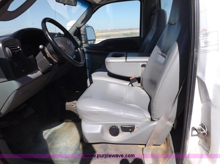 image for item I8413 2007 Ford F250 Super Duty XL pickup truck