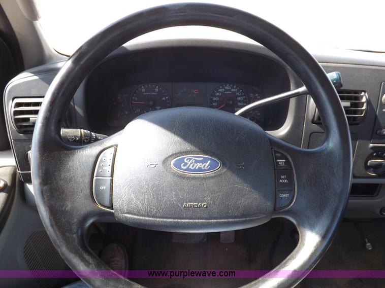 image for item I8413 2007 Ford F250 Super Duty XL pickup truck