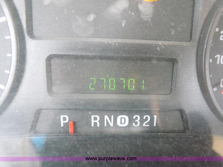 image for item I8413 2007 Ford F250 Super Duty XL pickup truck