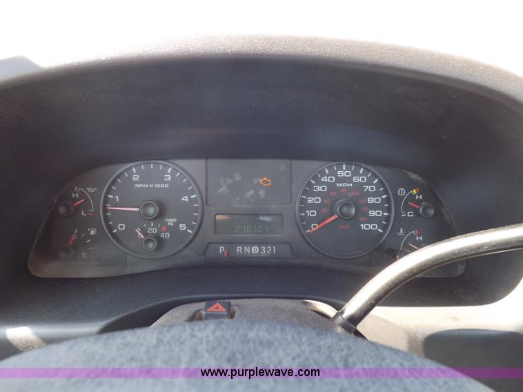 image for item I8413 2007 Ford F250 Super Duty XL pickup truck