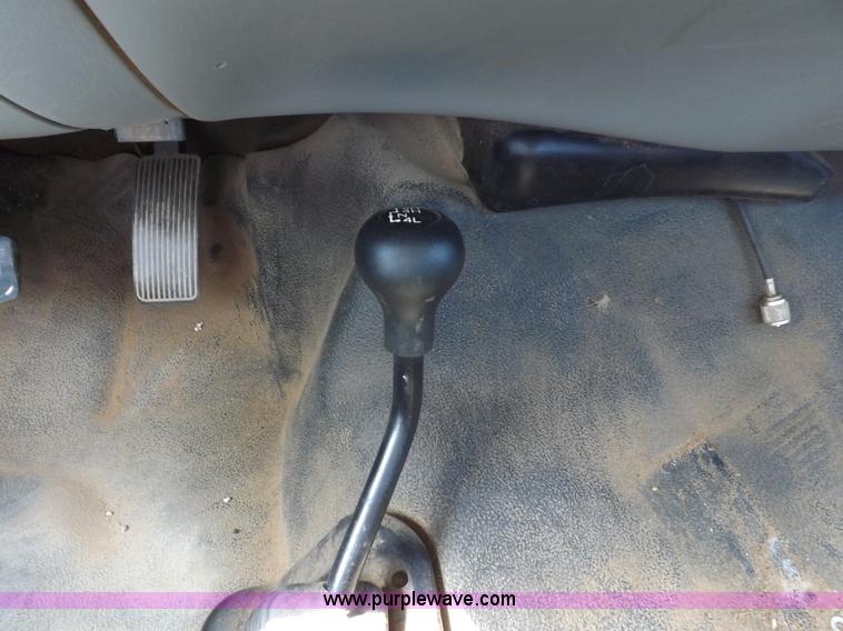 image for item I8413 2007 Ford F250 Super Duty XL pickup truck