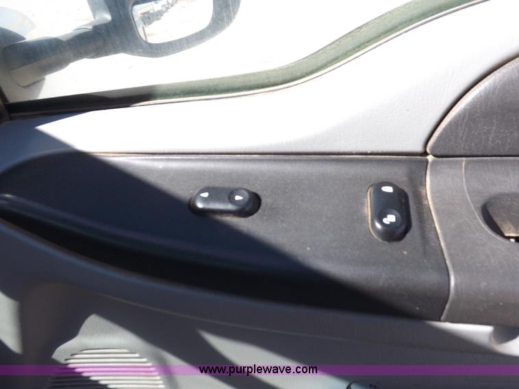 image for item I8413 2007 Ford F250 Super Duty XL pickup truck