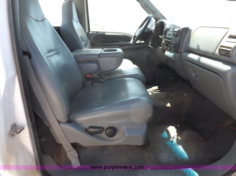 image for item I8413 2007 Ford F250 Super Duty XL pickup truck