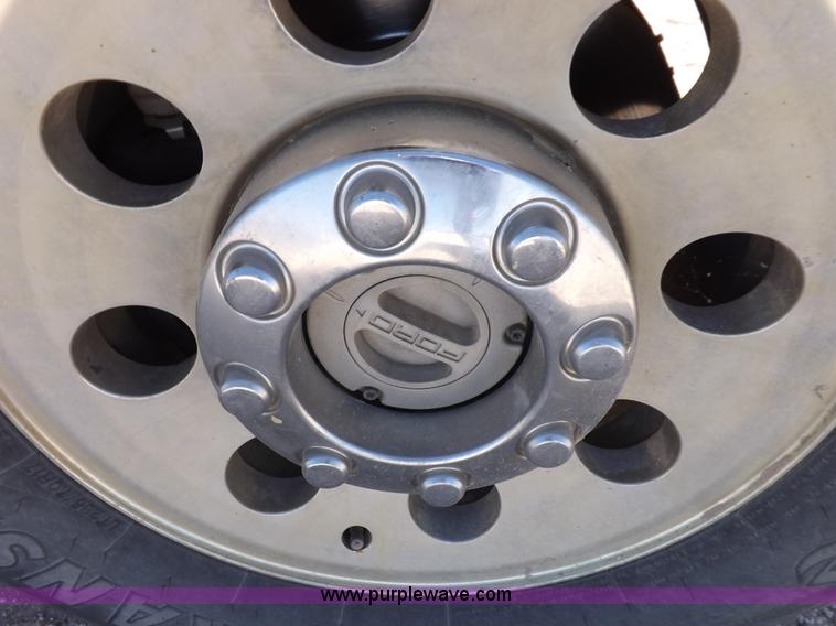 image for item I8413 2007 Ford F250 Super Duty XL pickup truck