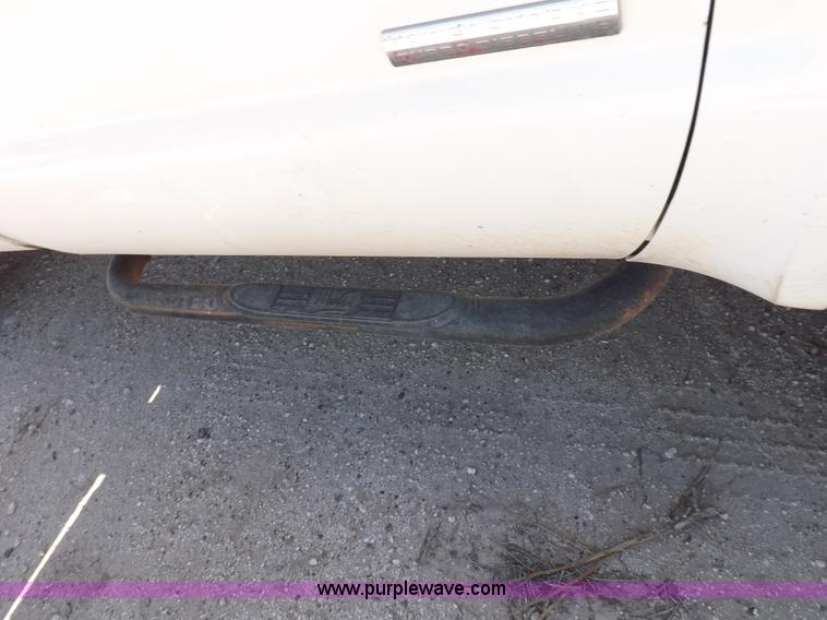 image for item I8413 2007 Ford F250 Super Duty XL pickup truck