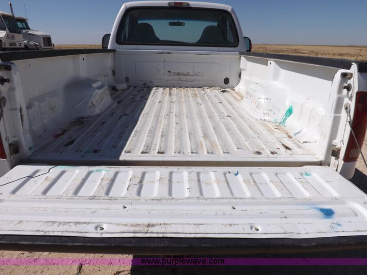 image for item I8413 2007 Ford F250 Super Duty XL pickup truck