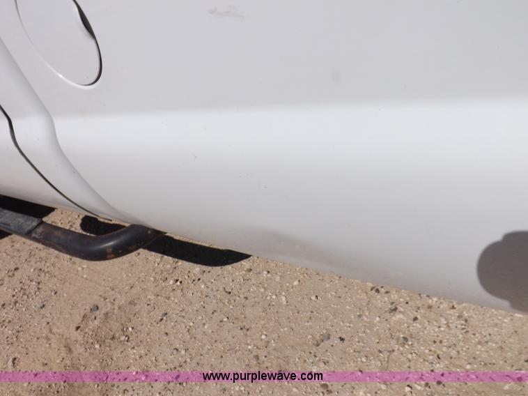 image for item I8413 2007 Ford F250 Super Duty XL pickup truck