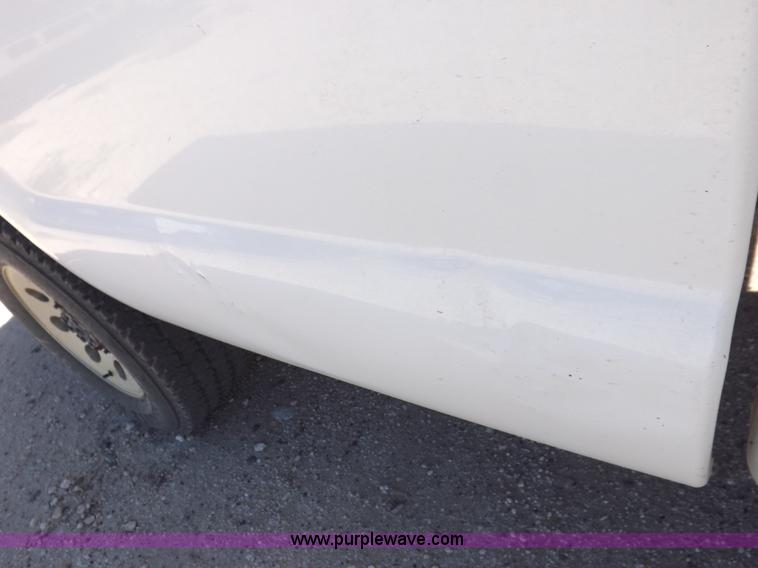 image for item I8413 2007 Ford F250 Super Duty XL pickup truck