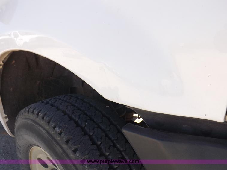 image for item I8413 2007 Ford F250 Super Duty XL pickup truck