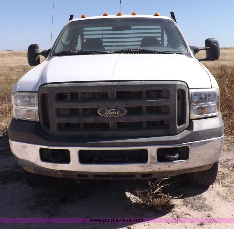 image for item I8414 2005 Ford F350 Super Duty XL flatbed truck