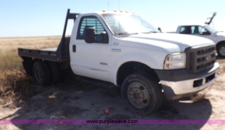 image for item I8414 2005 Ford F350 Super Duty XL flatbed truck