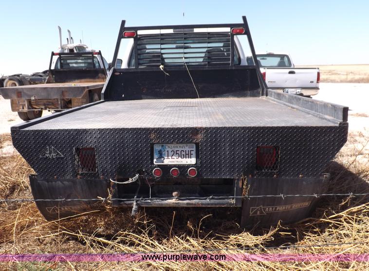 image for item I8414 2005 Ford F350 Super Duty XL flatbed truck