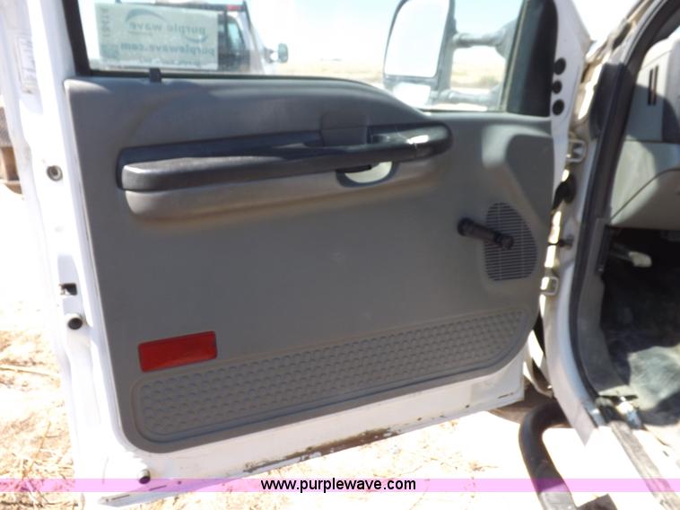 image for item I8414 2005 Ford F350 Super Duty XL flatbed truck