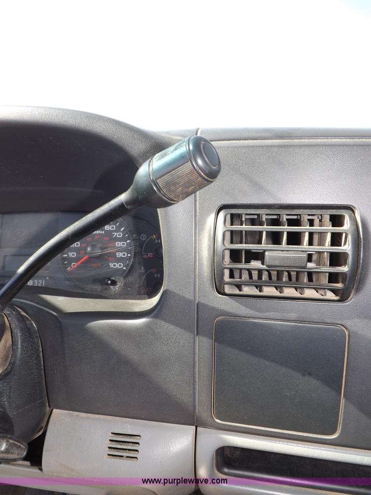 image for item I8414 2005 Ford F350 Super Duty XL flatbed truck