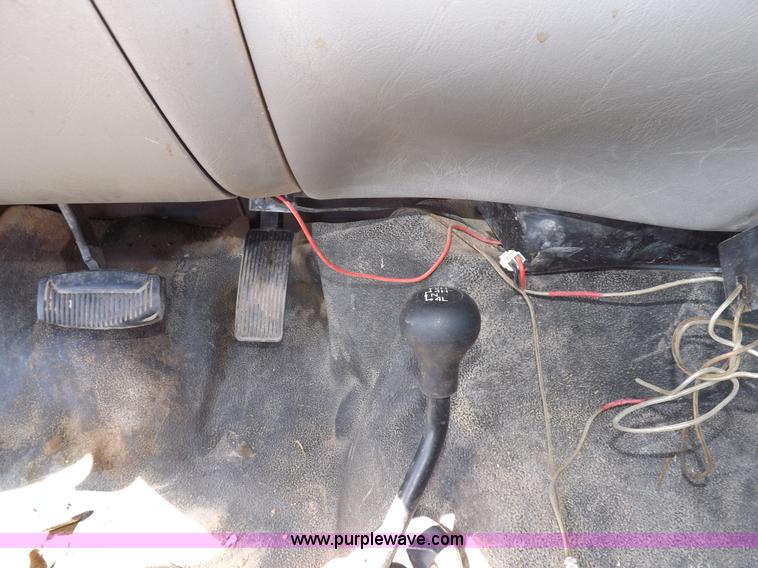 image for item I8414 2005 Ford F350 Super Duty XL flatbed truck