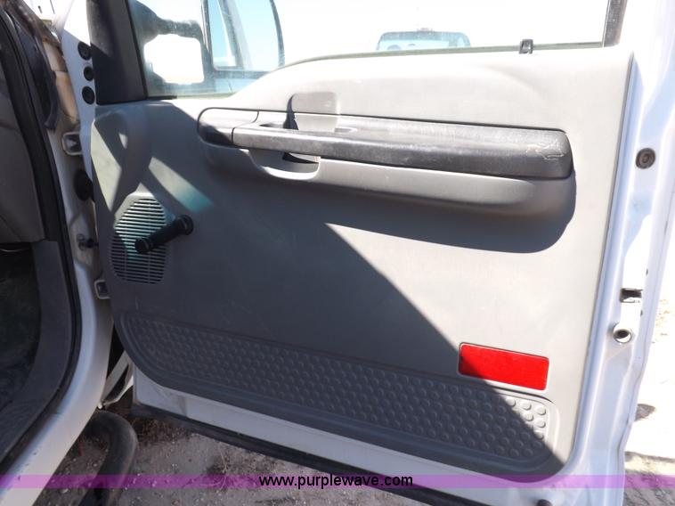 image for item I8414 2005 Ford F350 Super Duty XL flatbed truck