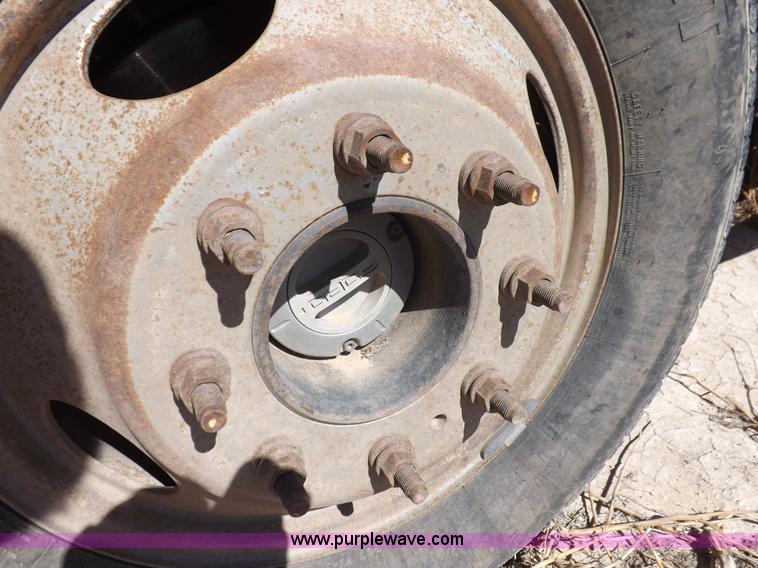 image for item I8414 2005 Ford F350 Super Duty XL flatbed truck