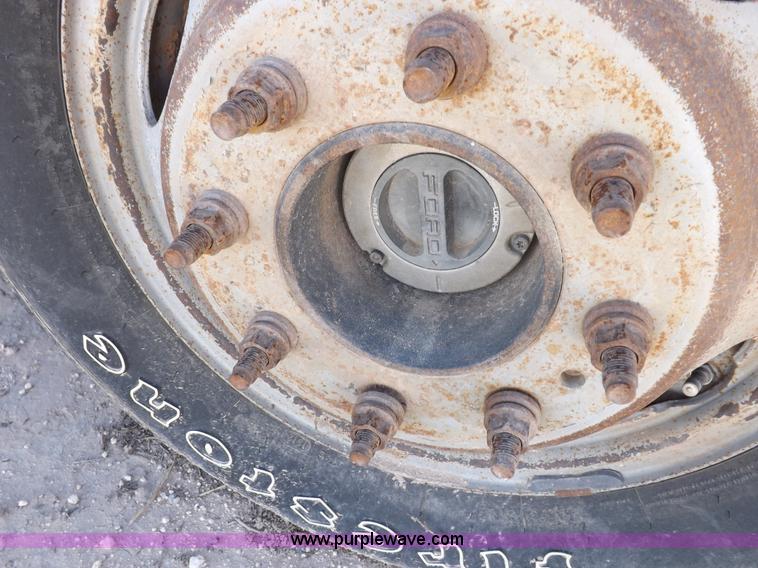 image for item I8414 2005 Ford F350 Super Duty XL flatbed truck