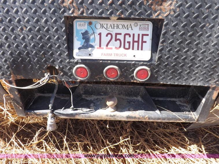 image for item I8414 2005 Ford F350 Super Duty XL flatbed truck