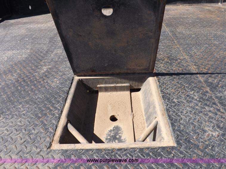 image for item I8414 2005 Ford F350 Super Duty XL flatbed truck