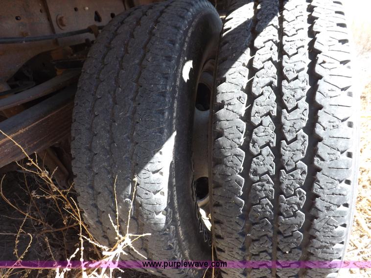 image for item I8414 2005 Ford F350 Super Duty XL flatbed truck