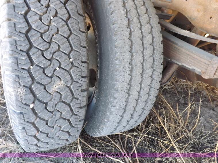 image for item I8414 2005 Ford F350 Super Duty XL flatbed truck