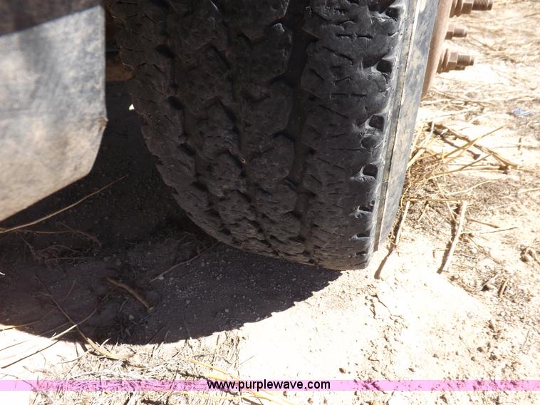 image for item I8414 2005 Ford F350 Super Duty XL flatbed truck