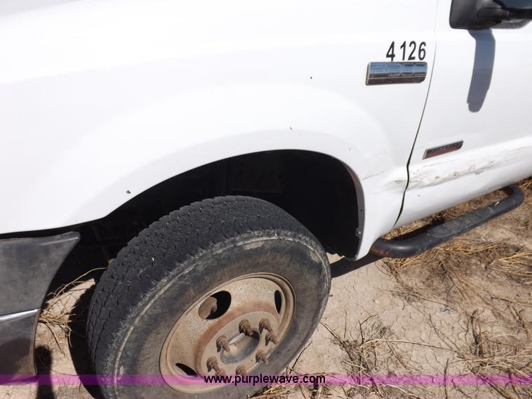 image for item I8414 2005 Ford F350 Super Duty XL flatbed truck