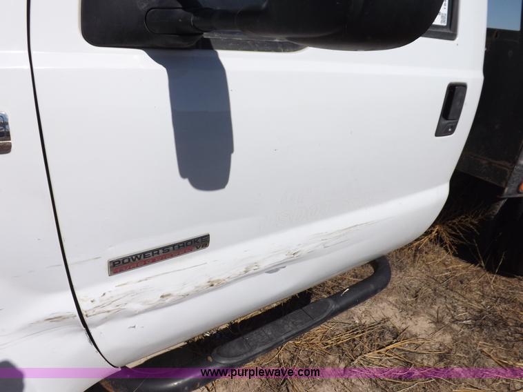 image for item I8414 2005 Ford F350 Super Duty XL flatbed truck