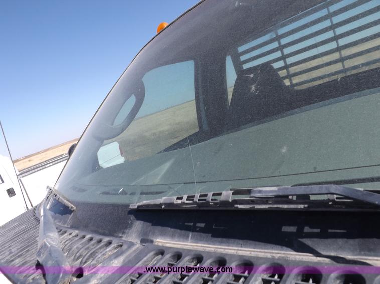 image for item I8414 2005 Ford F350 Super Duty XL flatbed truck