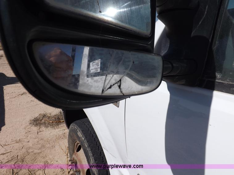 image for item I8414 2005 Ford F350 Super Duty XL flatbed truck